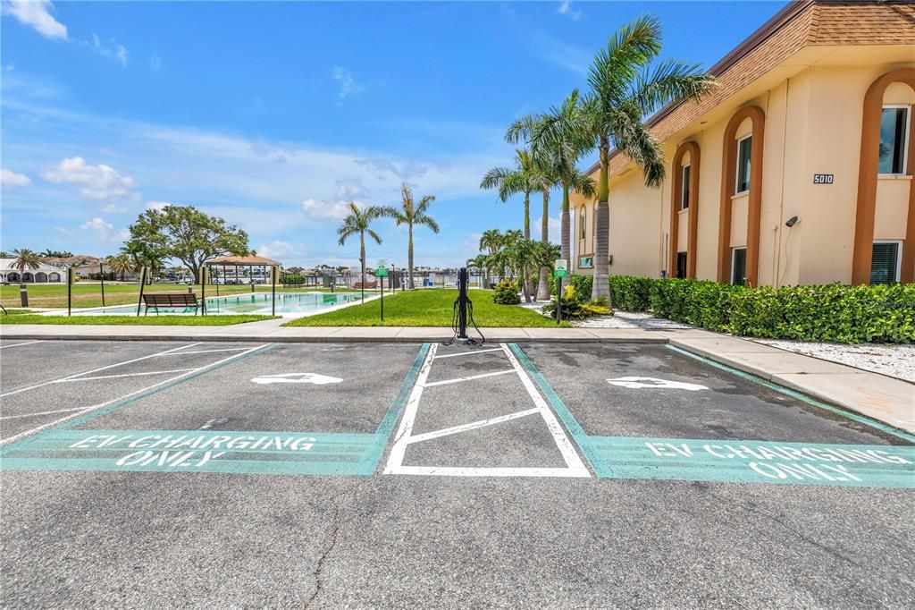 For Sale: $472,000 (2 beds, 2 baths, 1700 Square Feet)