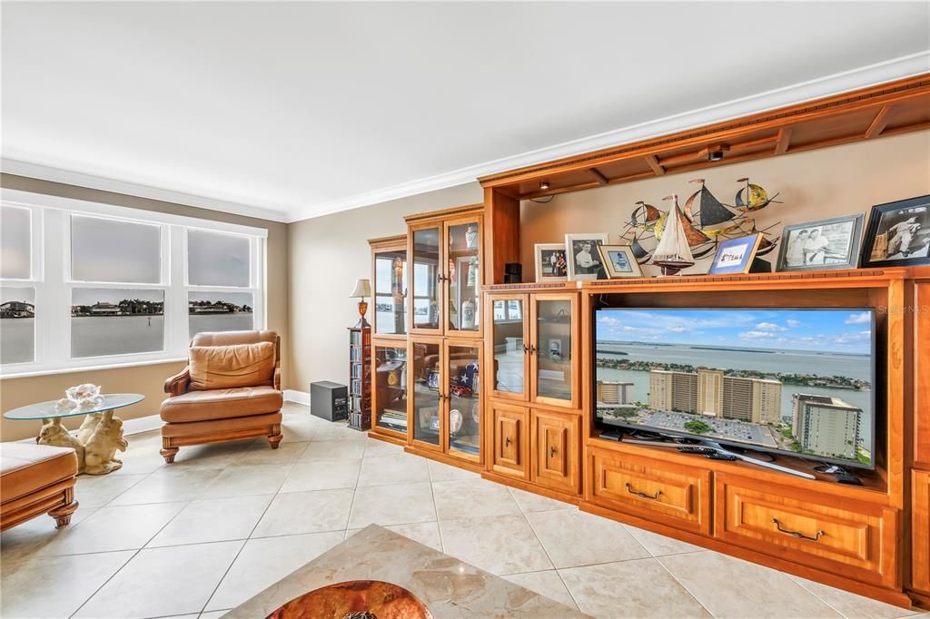 For Sale: $472,000 (2 beds, 2 baths, 1700 Square Feet)