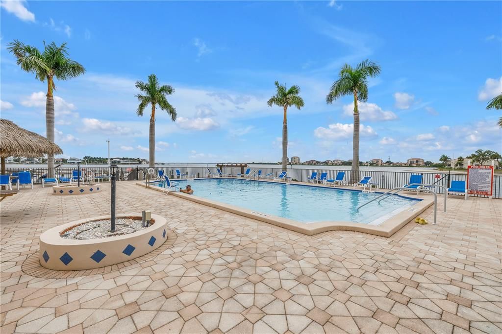 For Sale: $472,000 (2 beds, 2 baths, 1700 Square Feet)