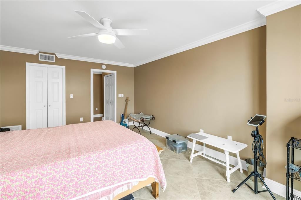 For Sale: $472,000 (2 beds, 2 baths, 1700 Square Feet)