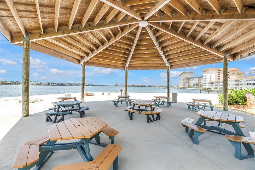 For Sale: $472,000 (2 beds, 2 baths, 1700 Square Feet)