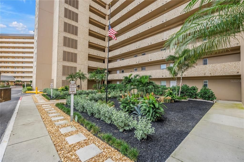 For Sale: $472,000 (2 beds, 2 baths, 1700 Square Feet)