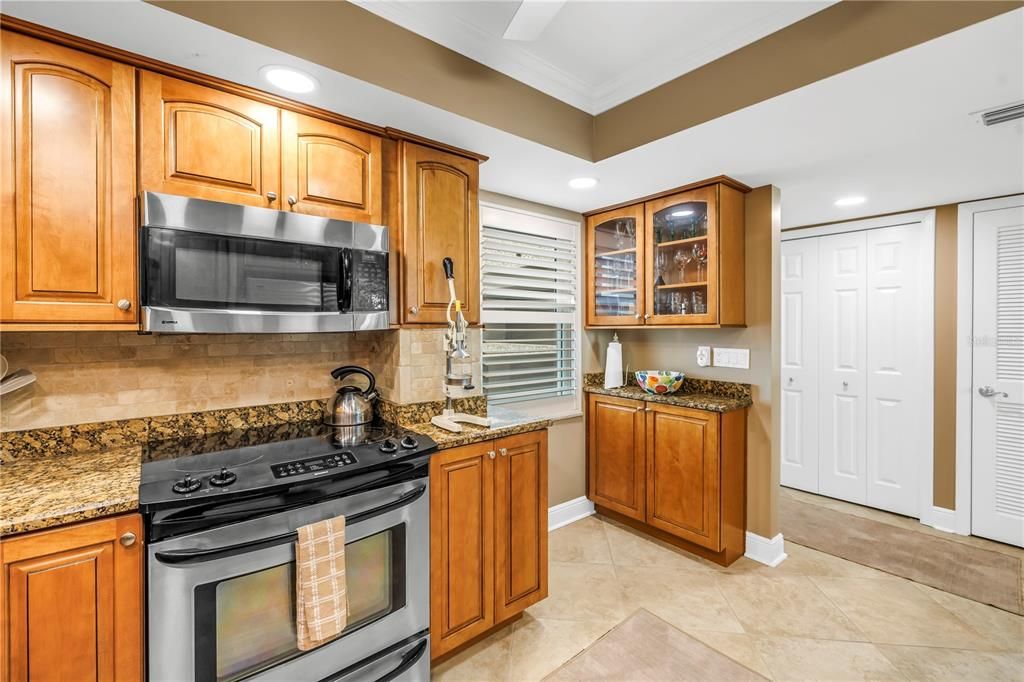 For Sale: $472,000 (2 beds, 2 baths, 1700 Square Feet)