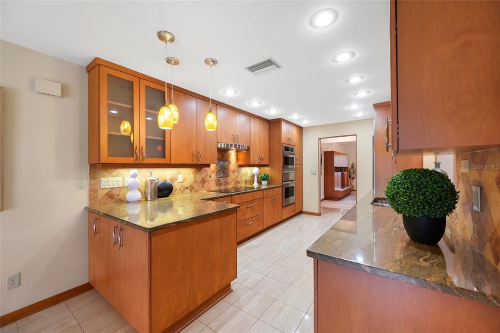 На продажу: $1,349,900 (4 спален, 2 ванн, 3190 Квадратных фут)