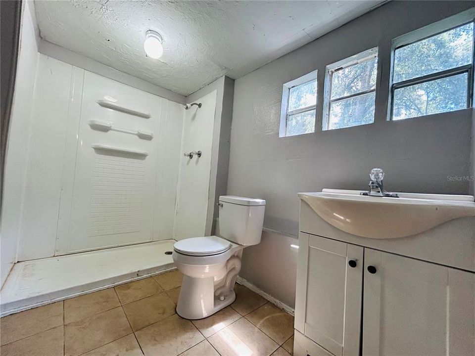 出租: $1,250 (3 贝兹, 1 浴室, 936 平方英尺)