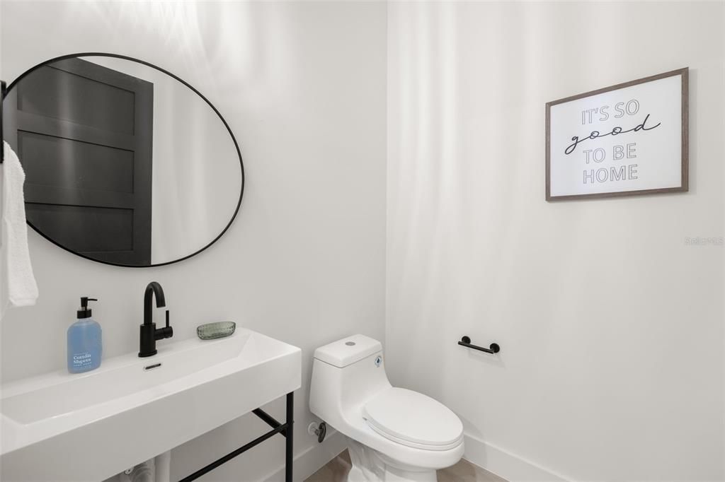 Под контрактом: $1,100,000 (4 спален, 3 ванн, 3098 Квадратных фут)