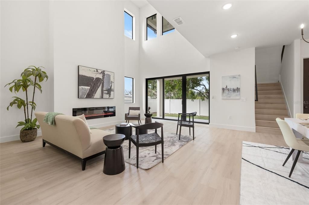 Под контрактом: $1,100,000 (4 спален, 3 ванн, 3098 Квадратных фут)