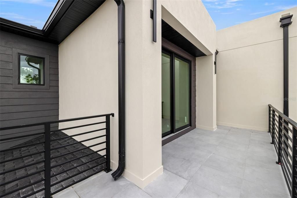 Под контрактом: $1,100,000 (4 спален, 3 ванн, 3098 Квадратных фут)