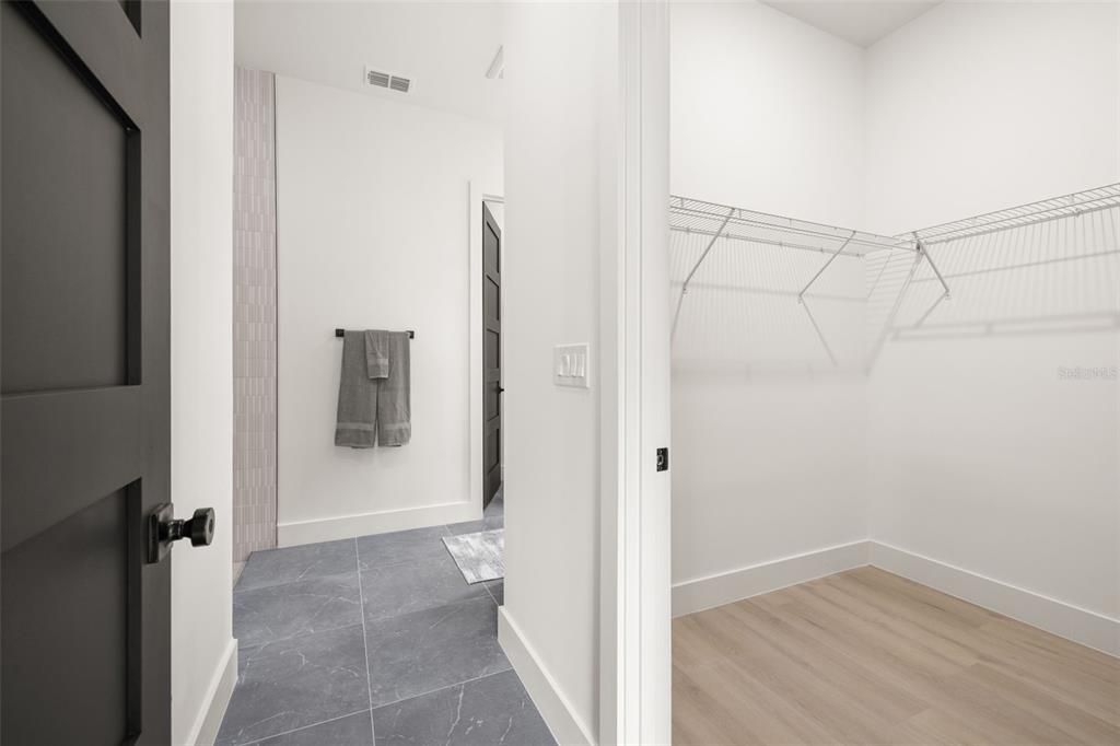 Под контрактом: $1,100,000 (4 спален, 3 ванн, 3098 Квадратных фут)