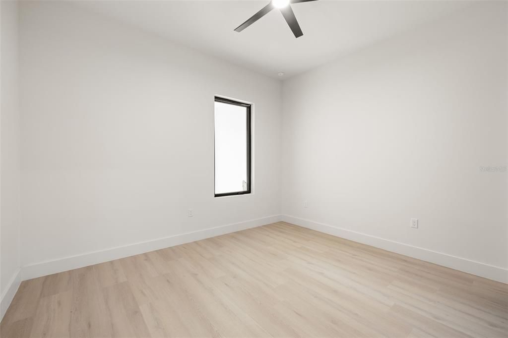 Под контрактом: $1,100,000 (4 спален, 3 ванн, 3098 Квадратных фут)