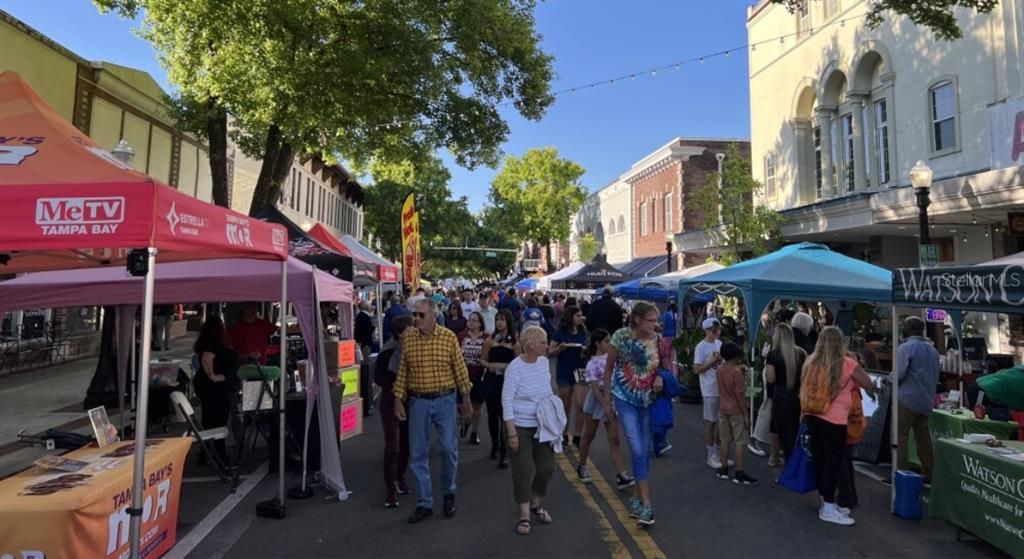 На продажу: $1,300,000 (0.97 acres)