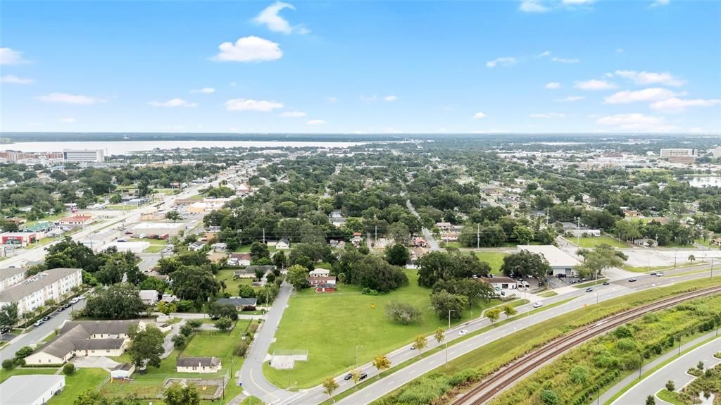 На продажу: $1,300,000 (0.97 acres)