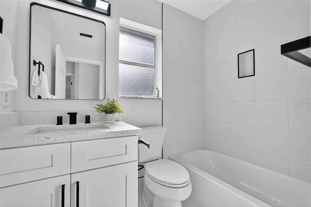 Под контрактом: $205,000 (2 спален, 1 ванн, 874 Квадратных фут)