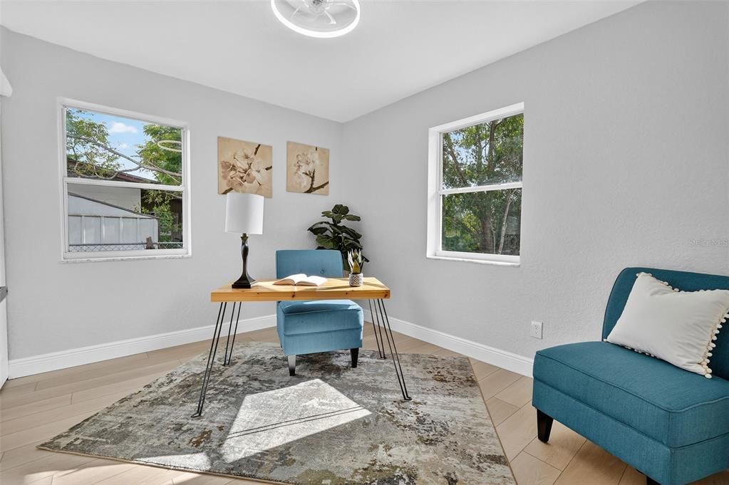 Под контрактом: $205,000 (2 спален, 1 ванн, 874 Квадратных фут)