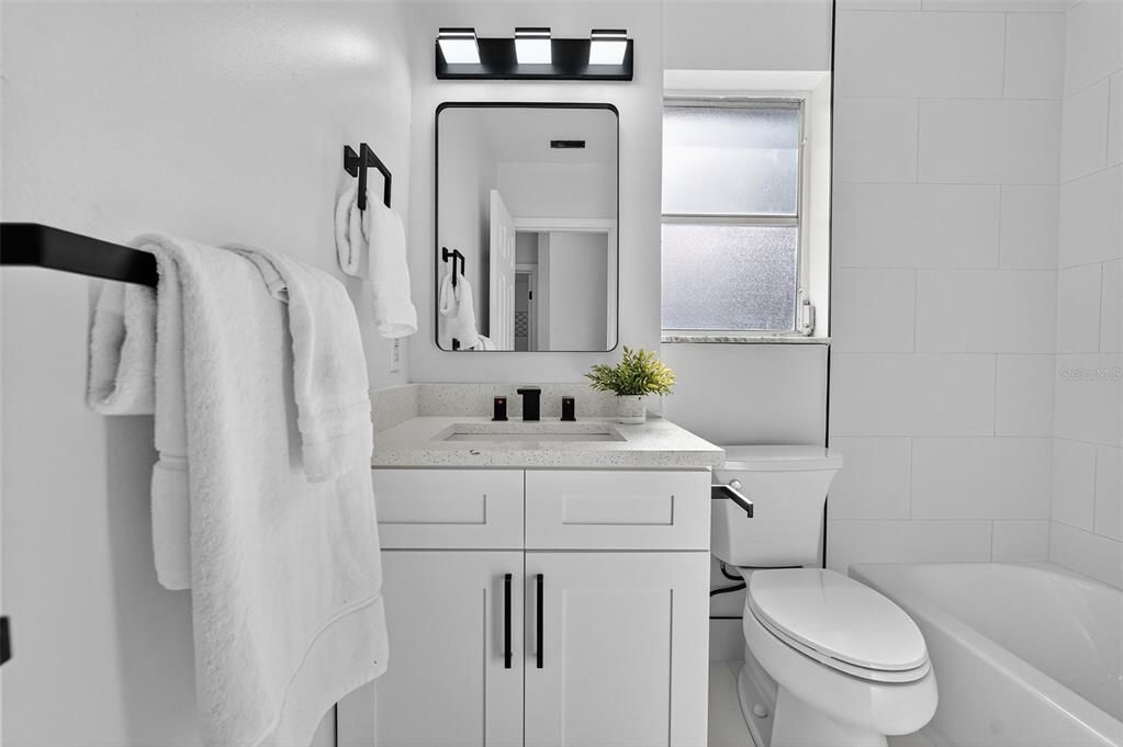 Под контрактом: $205,000 (2 спален, 1 ванн, 874 Квадратных фут)