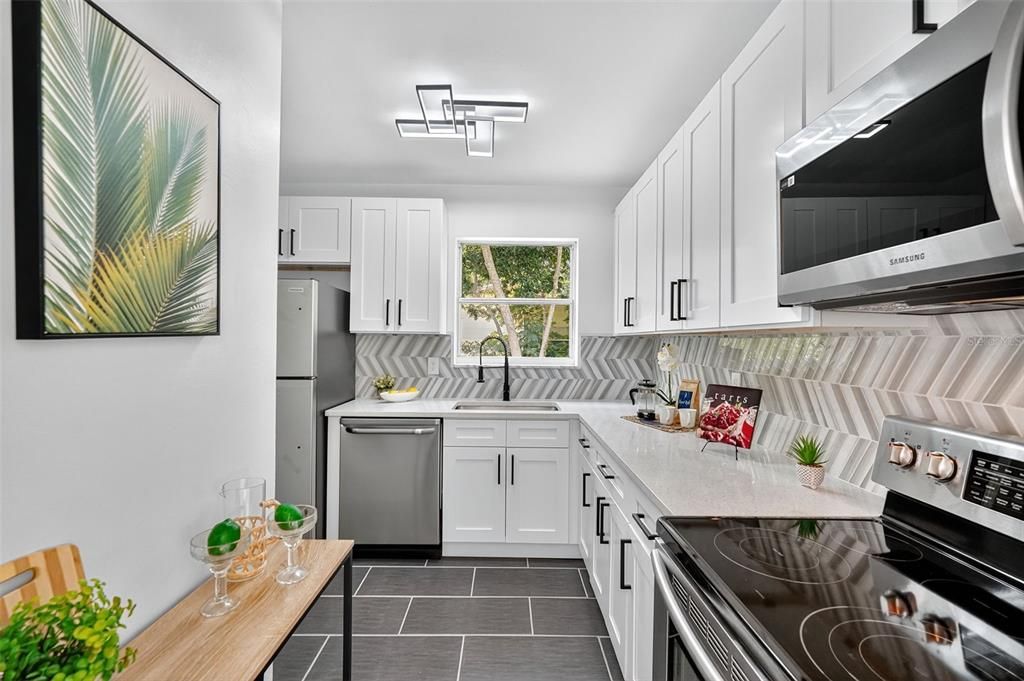 Под контрактом: $205,000 (2 спален, 1 ванн, 874 Квадратных фут)