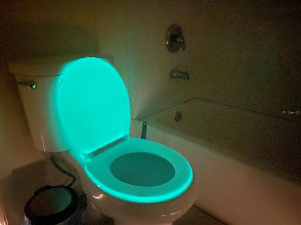 На продажу: $175,000 (2 спален, 1 ванн, 834 Квадратных фут)