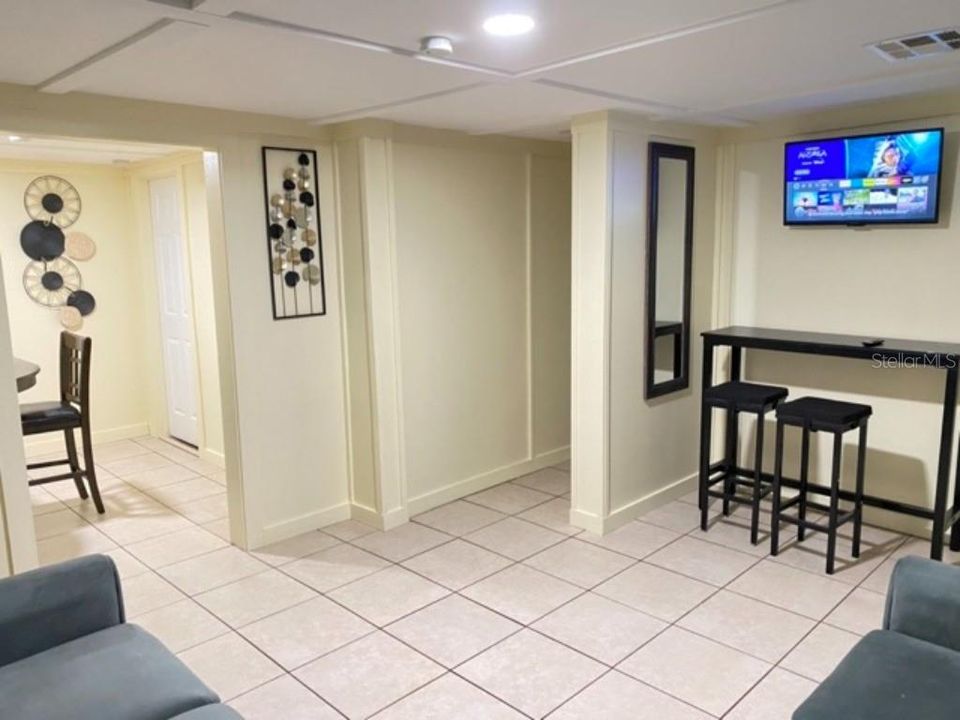 На продажу: $175,000 (2 спален, 1 ванн, 834 Квадратных фут)