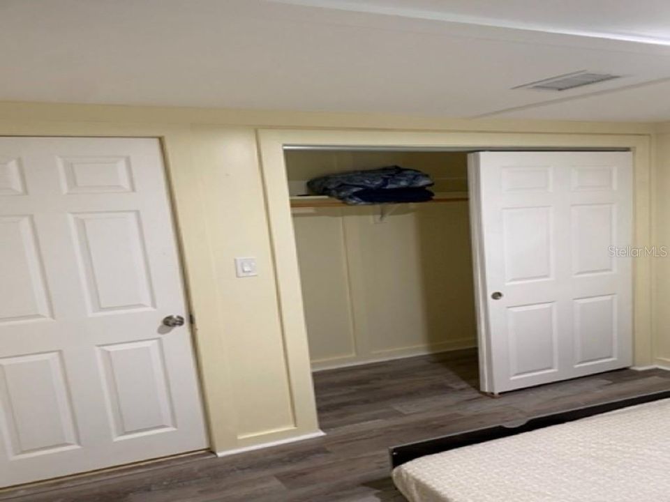 На продажу: $175,000 (2 спален, 1 ванн, 834 Квадратных фут)