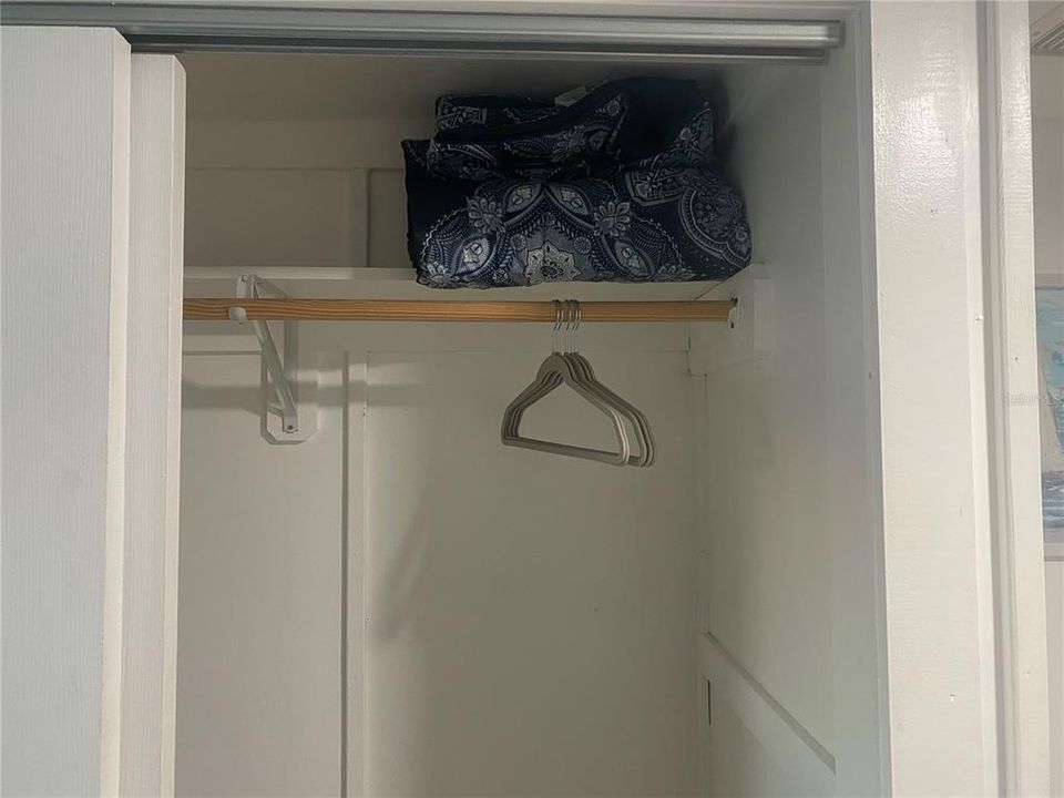 На продажу: $175,000 (2 спален, 1 ванн, 834 Квадратных фут)