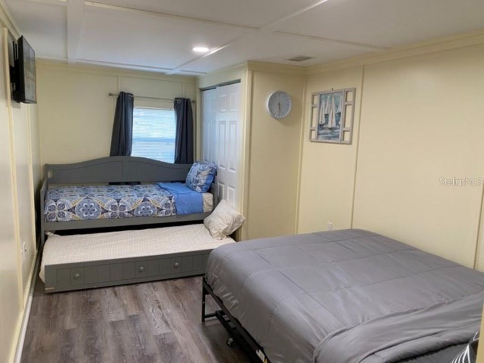 На продажу: $175,000 (2 спален, 1 ванн, 834 Квадратных фут)