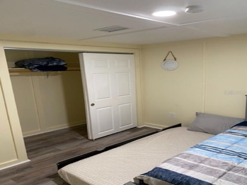 На продажу: $175,000 (2 спален, 1 ванн, 834 Квадратных фут)