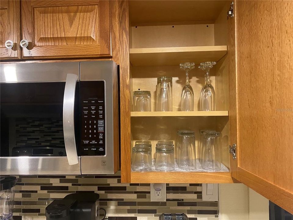 На продажу: $175,000 (2 спален, 1 ванн, 834 Квадратных фут)