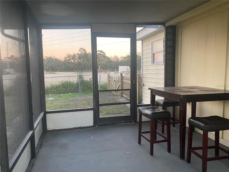 На продажу: $175,000 (2 спален, 1 ванн, 834 Квадратных фут)