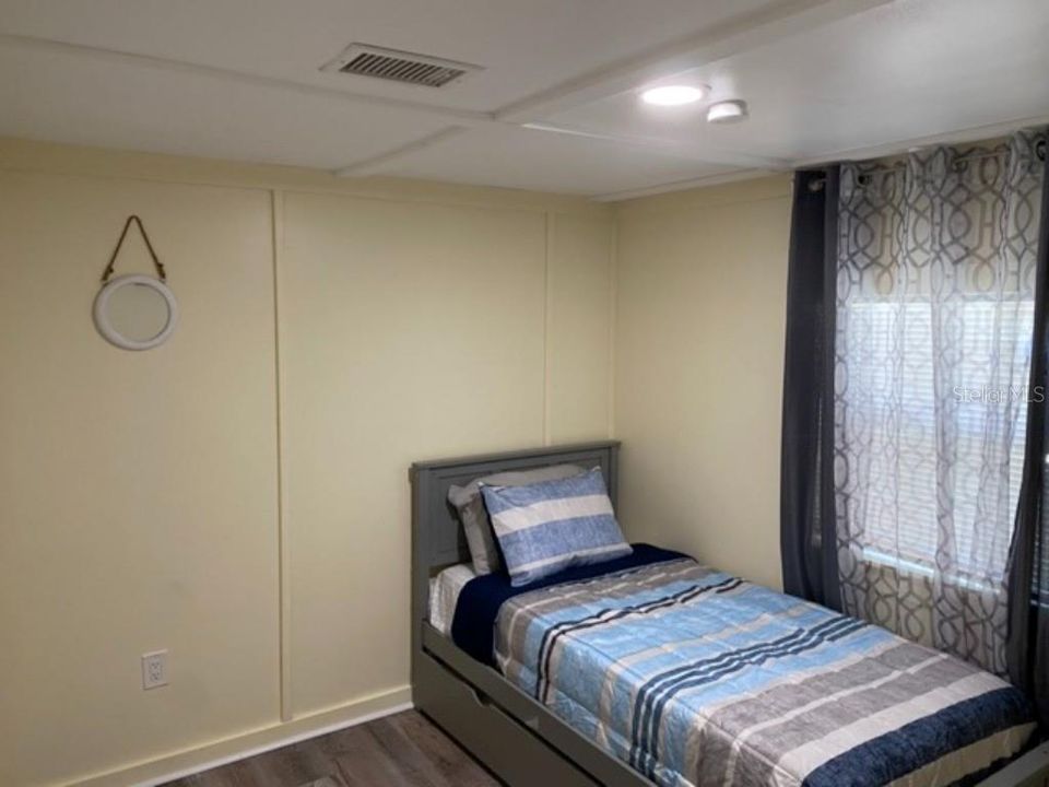 На продажу: $175,000 (2 спален, 1 ванн, 834 Квадратных фут)