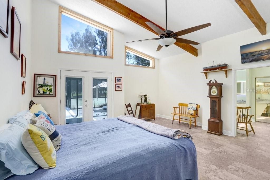 合同活跃: $600,000 (3 贝兹, 2 浴室, 2322 平方英尺)