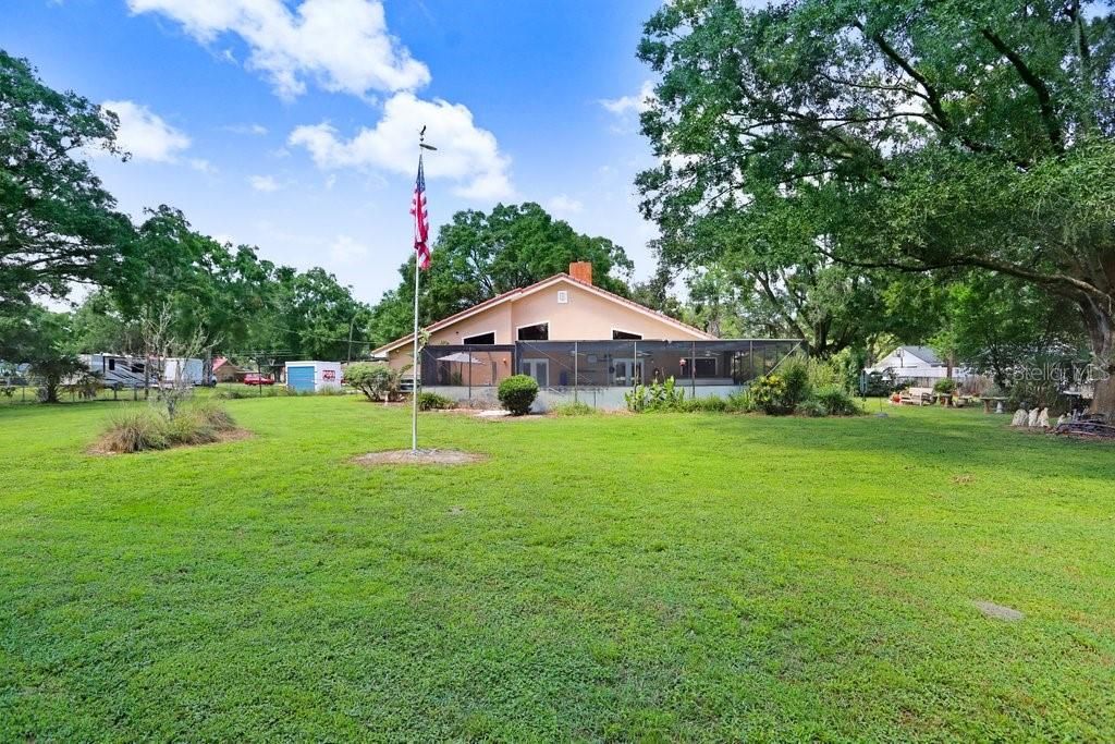 合同活跃: $600,000 (3 贝兹, 2 浴室, 2322 平方英尺)