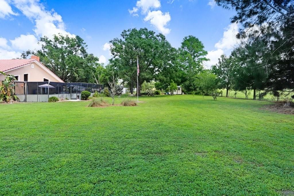 合同活跃: $600,000 (3 贝兹, 2 浴室, 2322 平方英尺)