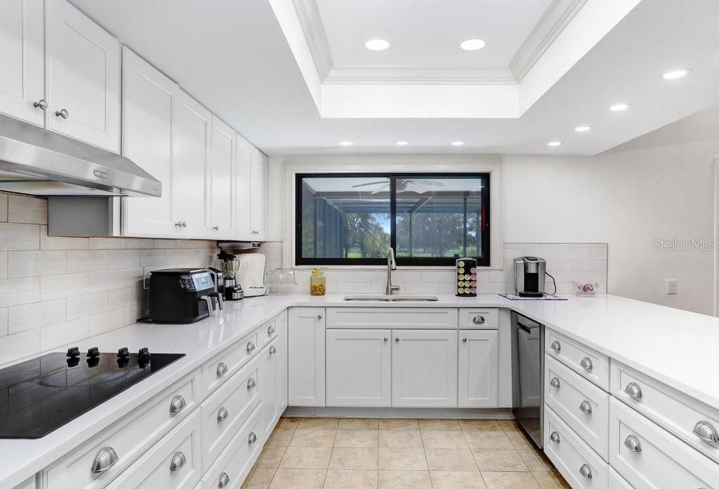 合同活跃: $600,000 (3 贝兹, 2 浴室, 2322 平方英尺)