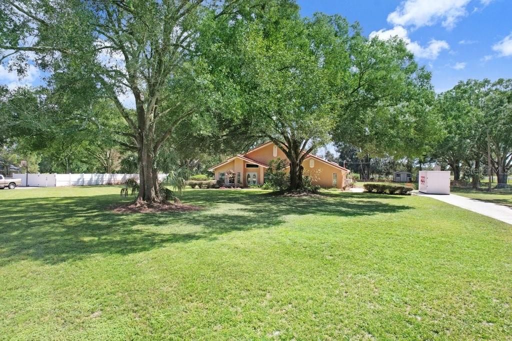 合同活跃: $600,000 (3 贝兹, 2 浴室, 2322 平方英尺)