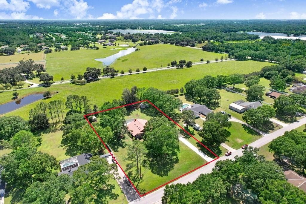 合同活跃: $600,000 (3 贝兹, 2 浴室, 2322 平方英尺)