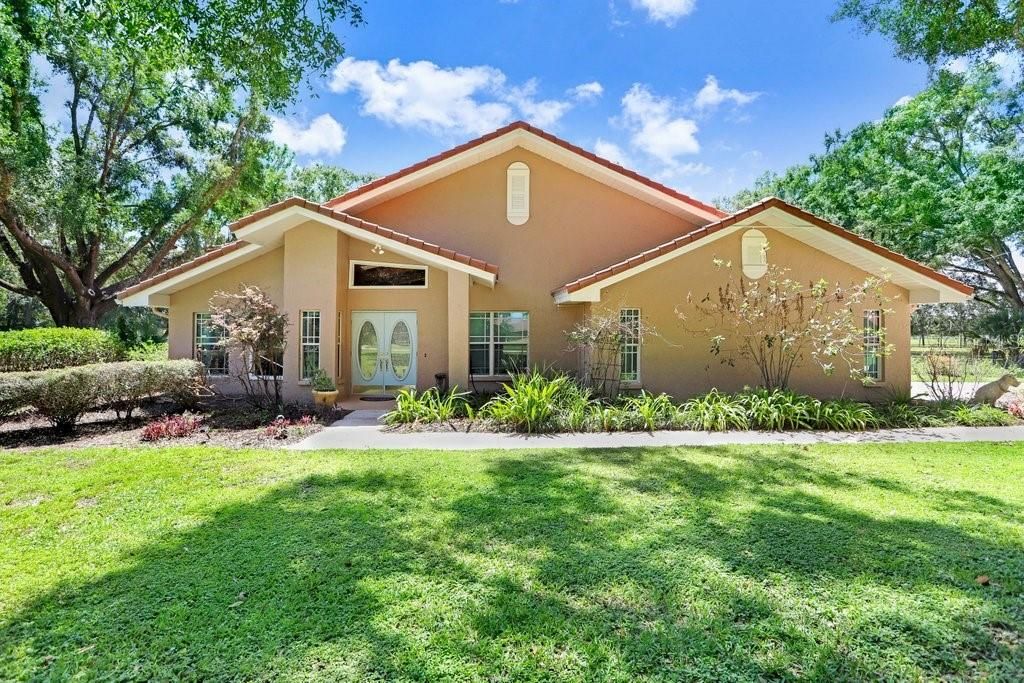 合同活跃: $600,000 (3 贝兹, 2 浴室, 2322 平方英尺)