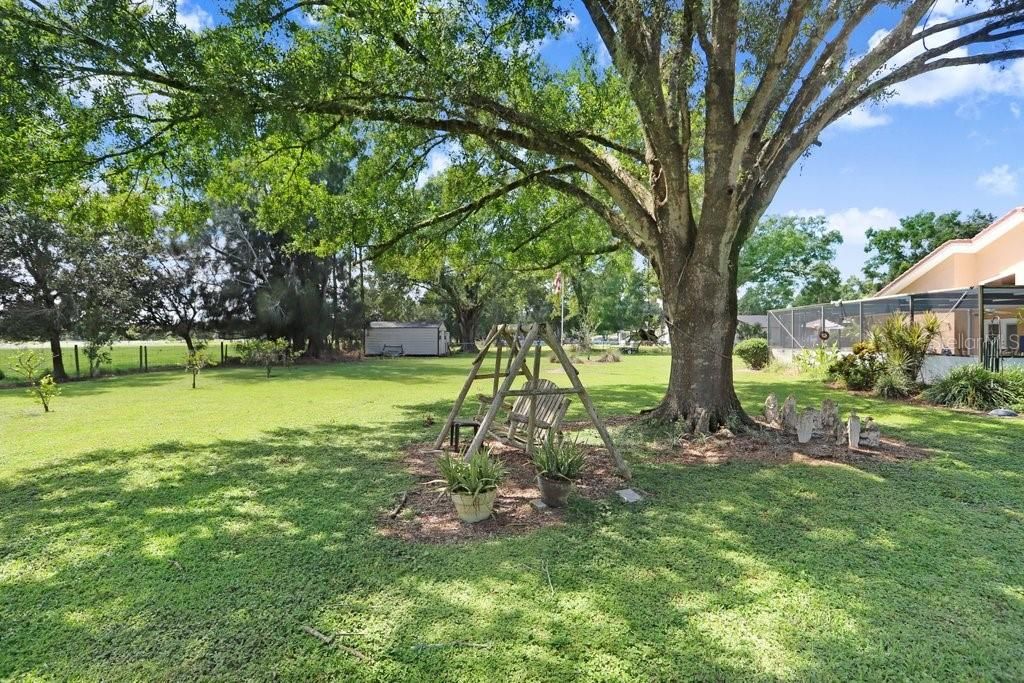 合同活跃: $600,000 (3 贝兹, 2 浴室, 2322 平方英尺)