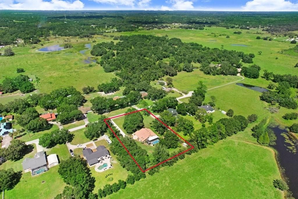 合同活跃: $600,000 (3 贝兹, 2 浴室, 2322 平方英尺)