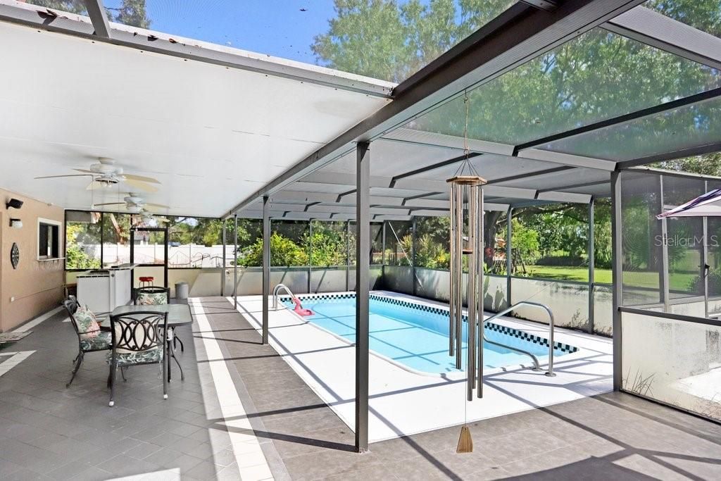 合同活跃: $600,000 (3 贝兹, 2 浴室, 2322 平方英尺)