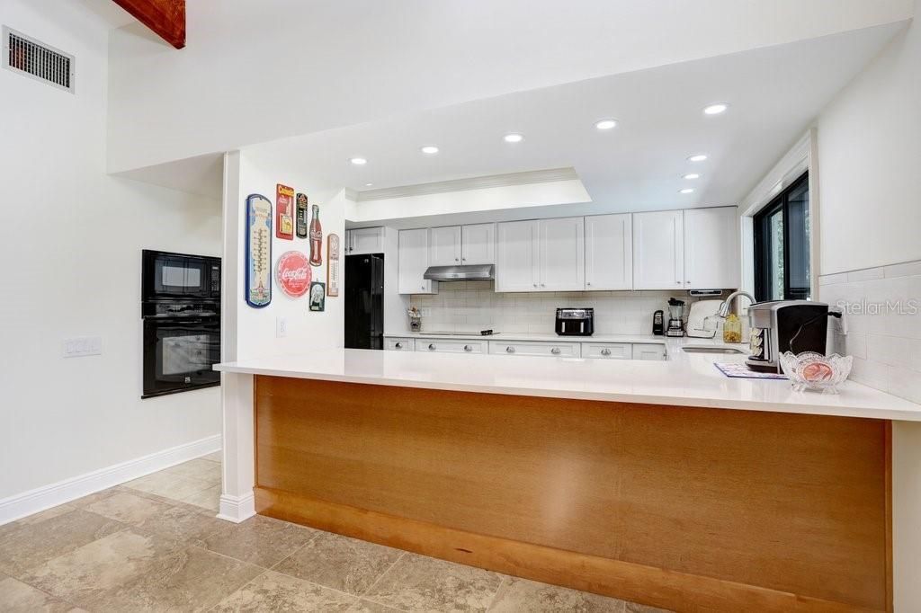 合同活跃: $600,000 (3 贝兹, 2 浴室, 2322 平方英尺)