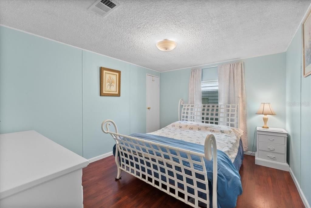 合同活跃: $199,000 (3 贝兹, 2 浴室, 1512 平方英尺)