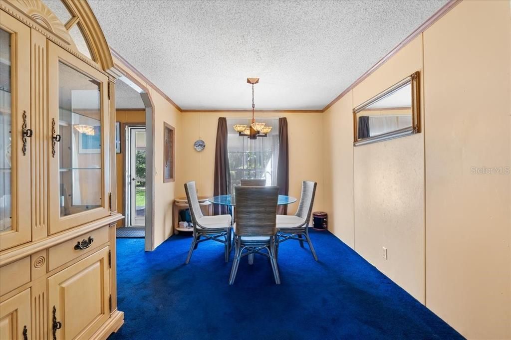 合同活跃: $199,000 (3 贝兹, 2 浴室, 1512 平方英尺)