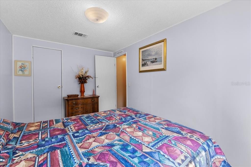 合同活跃: $199,000 (3 贝兹, 2 浴室, 1512 平方英尺)