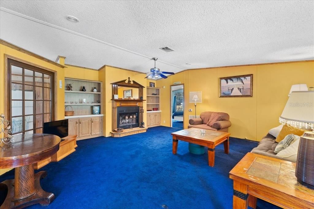 合同活跃: $199,000 (3 贝兹, 2 浴室, 1512 平方英尺)