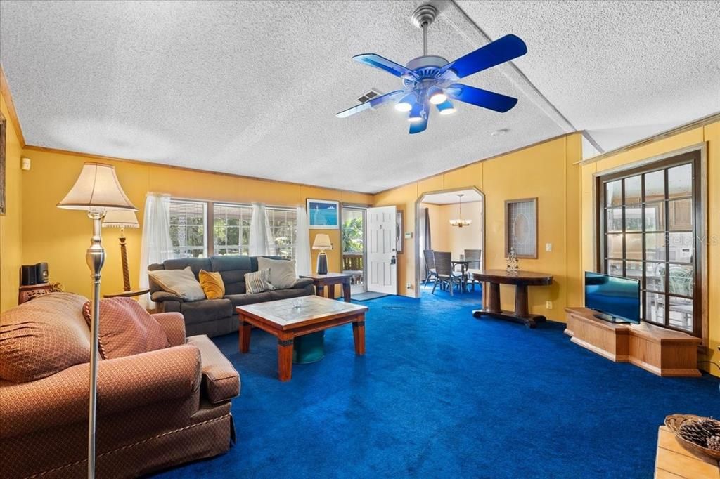 合同活跃: $199,000 (3 贝兹, 2 浴室, 1512 平方英尺)