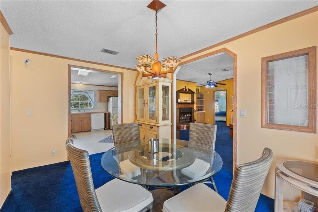 合同活跃: $199,000 (3 贝兹, 2 浴室, 1512 平方英尺)