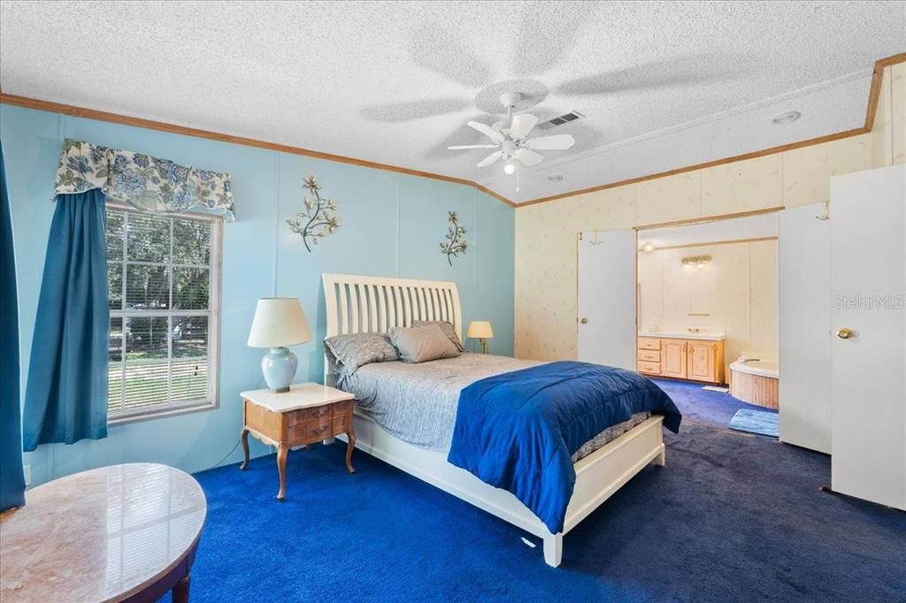 合同活跃: $199,000 (3 贝兹, 2 浴室, 1512 平方英尺)