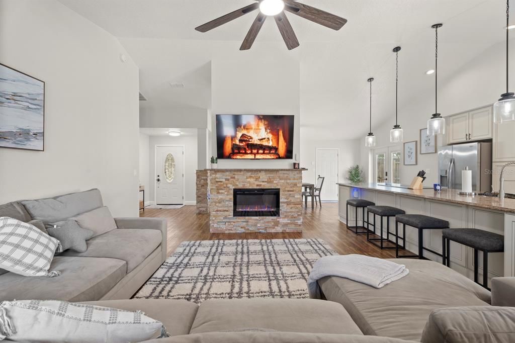 На продажу: $564,900 (4 спален, 2 ванн, 2426 Квадратных фут)