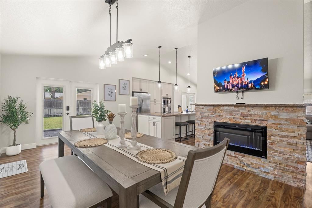 На продажу: $564,900 (4 спален, 2 ванн, 2426 Квадратных фут)