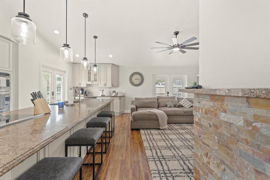 На продажу: $564,900 (4 спален, 2 ванн, 2426 Квадратных фут)